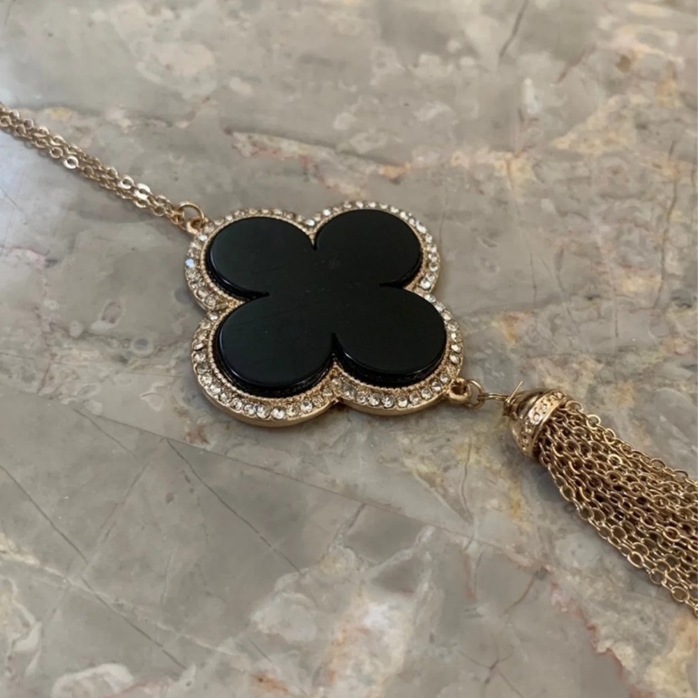 Luxurious Black Clover Necklace